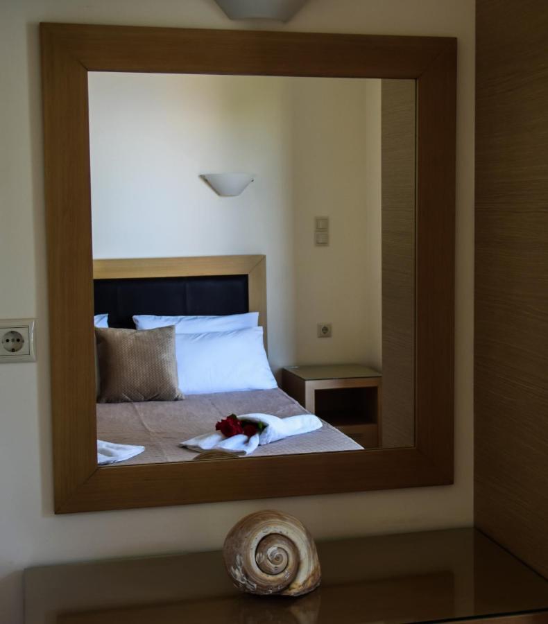Marina Pansion Hotell Nidhrion Exteriör bild
