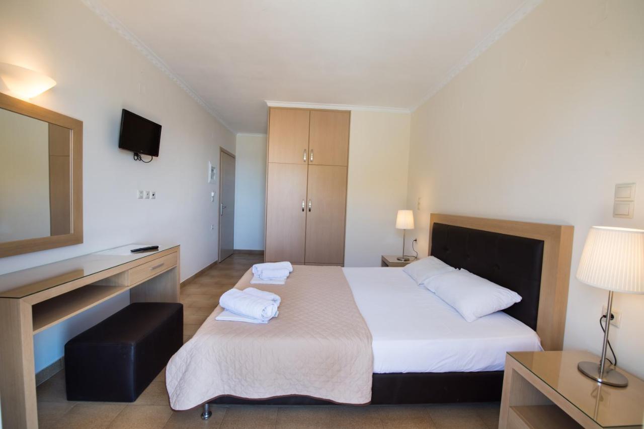 Marina Pansion Hotell Nidhrion Exteriör bild